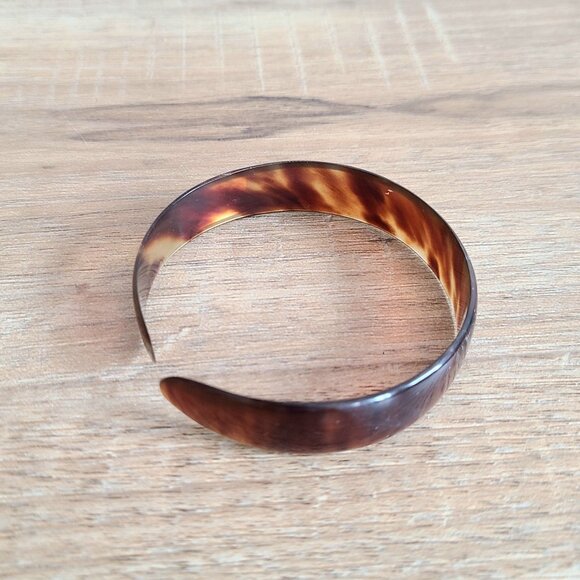 Faux tortoiseshell cuff/bangle. - Picture 2 of 9